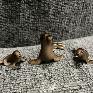 Vintage Antique Porcelain Ceramic Small Seal Mother Baby Set Animals